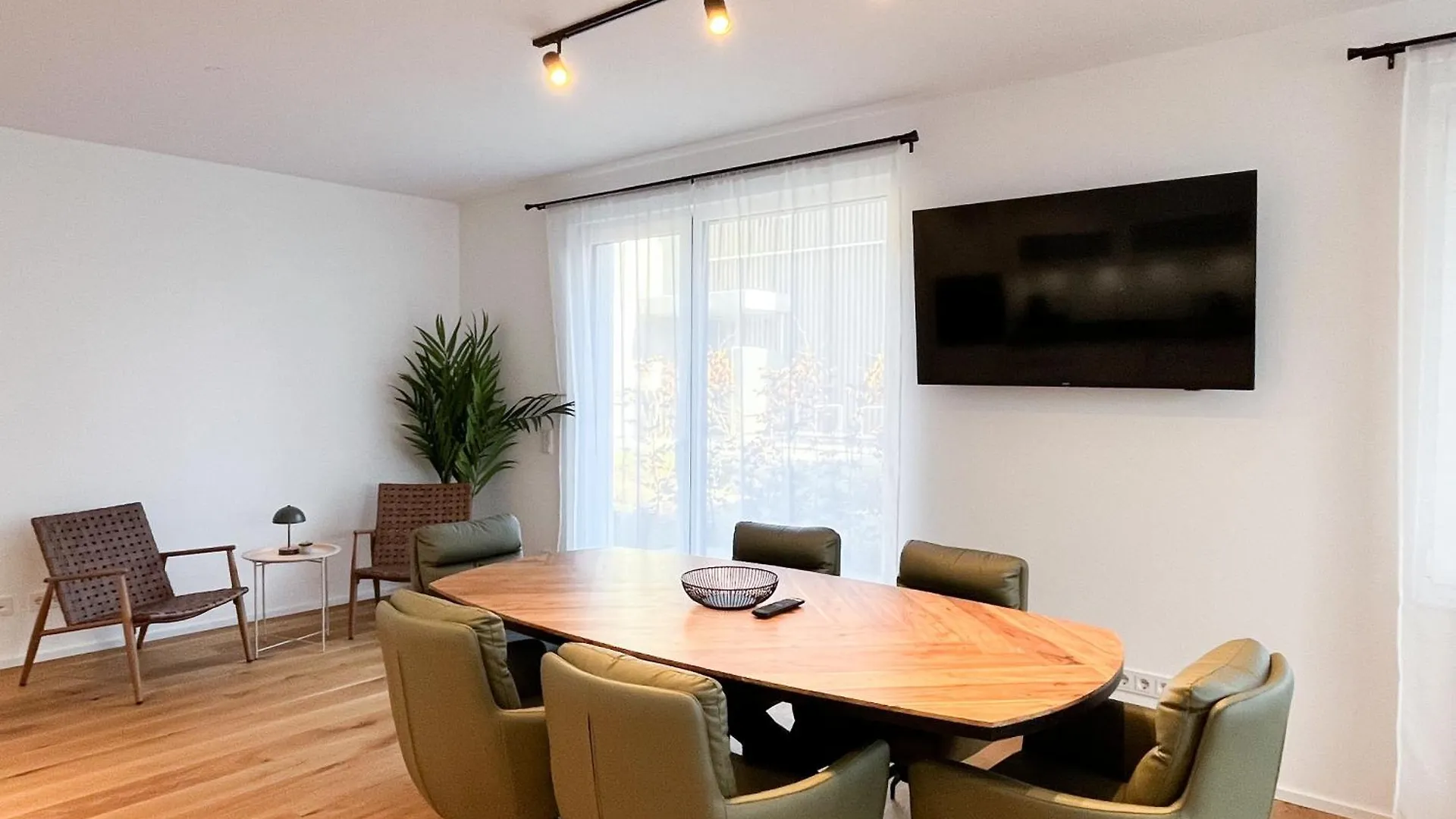 Yuva Homes Germering - 100M2 - Nahe Muenchen - 2 Baeder - Garten&Terrasse - S-Bahn 0*,  Deutschland
