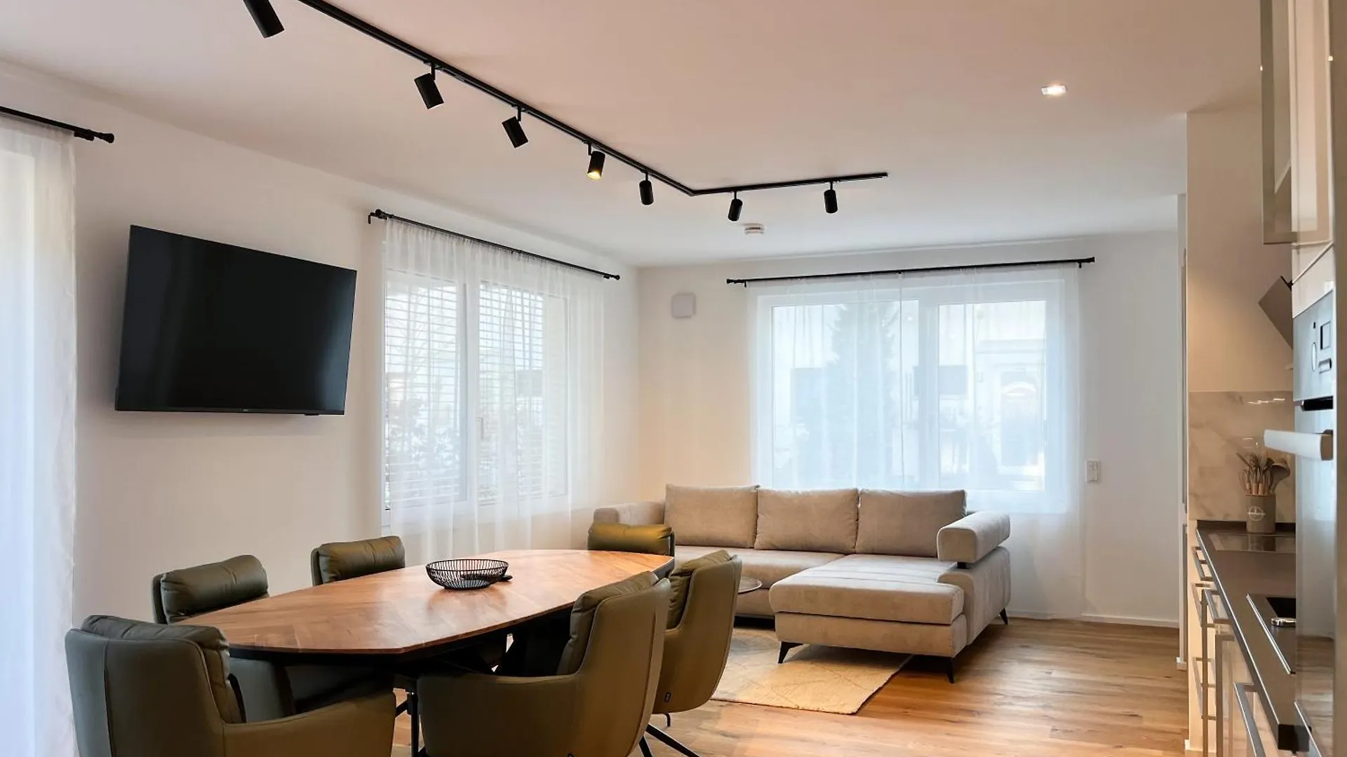 Apartment Yuva Homes Germering - 100M2 - Nahe Muenchen - 2 Baeder - Garten&Terrasse - S-Bahn