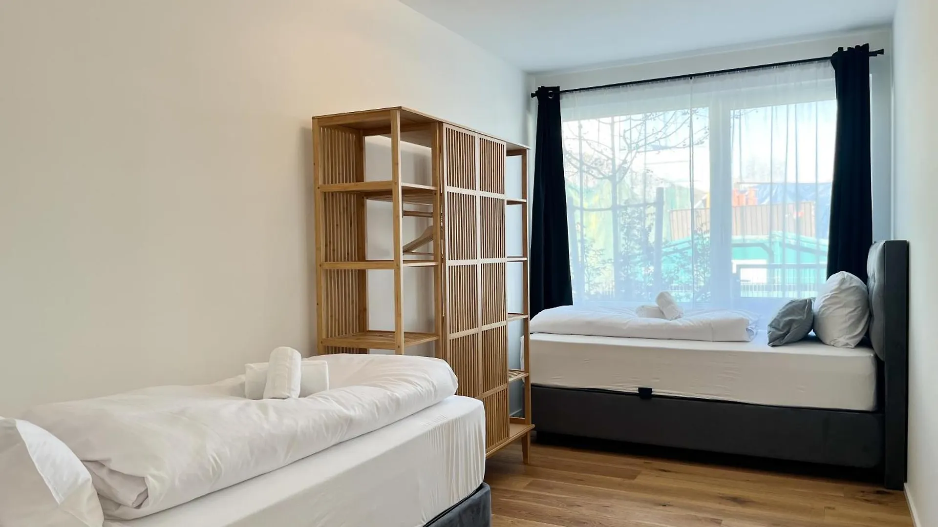 Yuva Homes Germering - 100M2 - Nahe Muenchen - 2 Baeder - Garten&Terrasse - S-Bahn Apartment