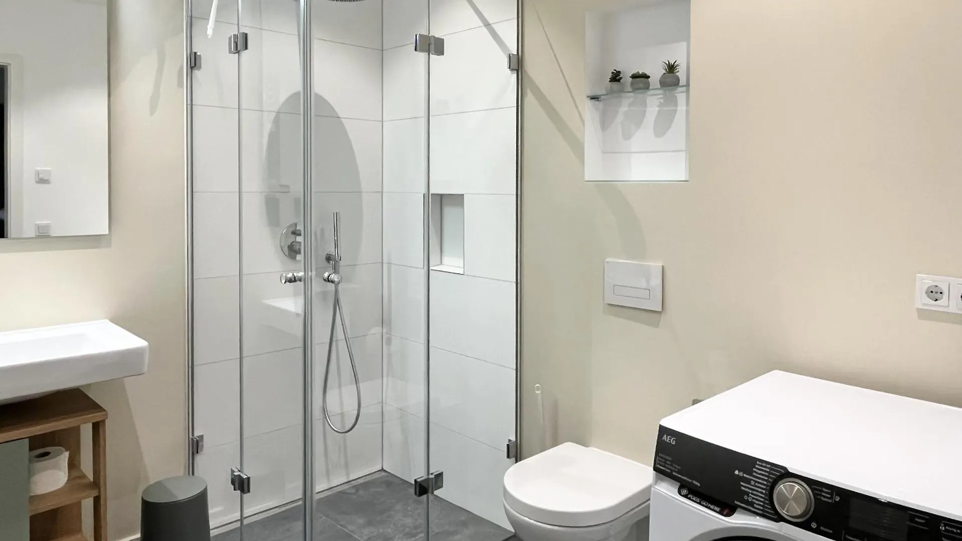 Yuva Homes Germering - 100M2 - Nahe Muenchen - 2 Baeder - Garten&Terrasse - S-Bahn Apartment
