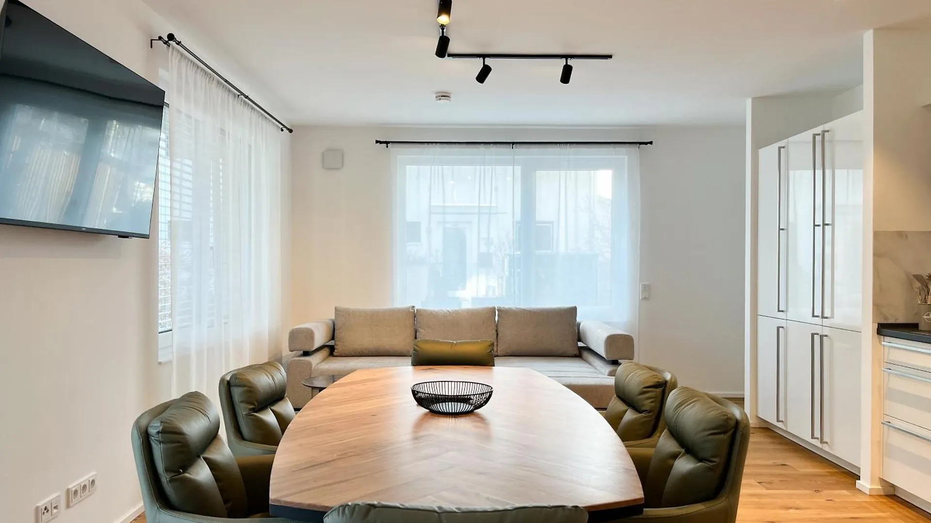 Apartment Yuva Homes Germering - 100M2 - Nahe Muenchen - 2 Baeder - Garten&Terrasse - S-Bahn